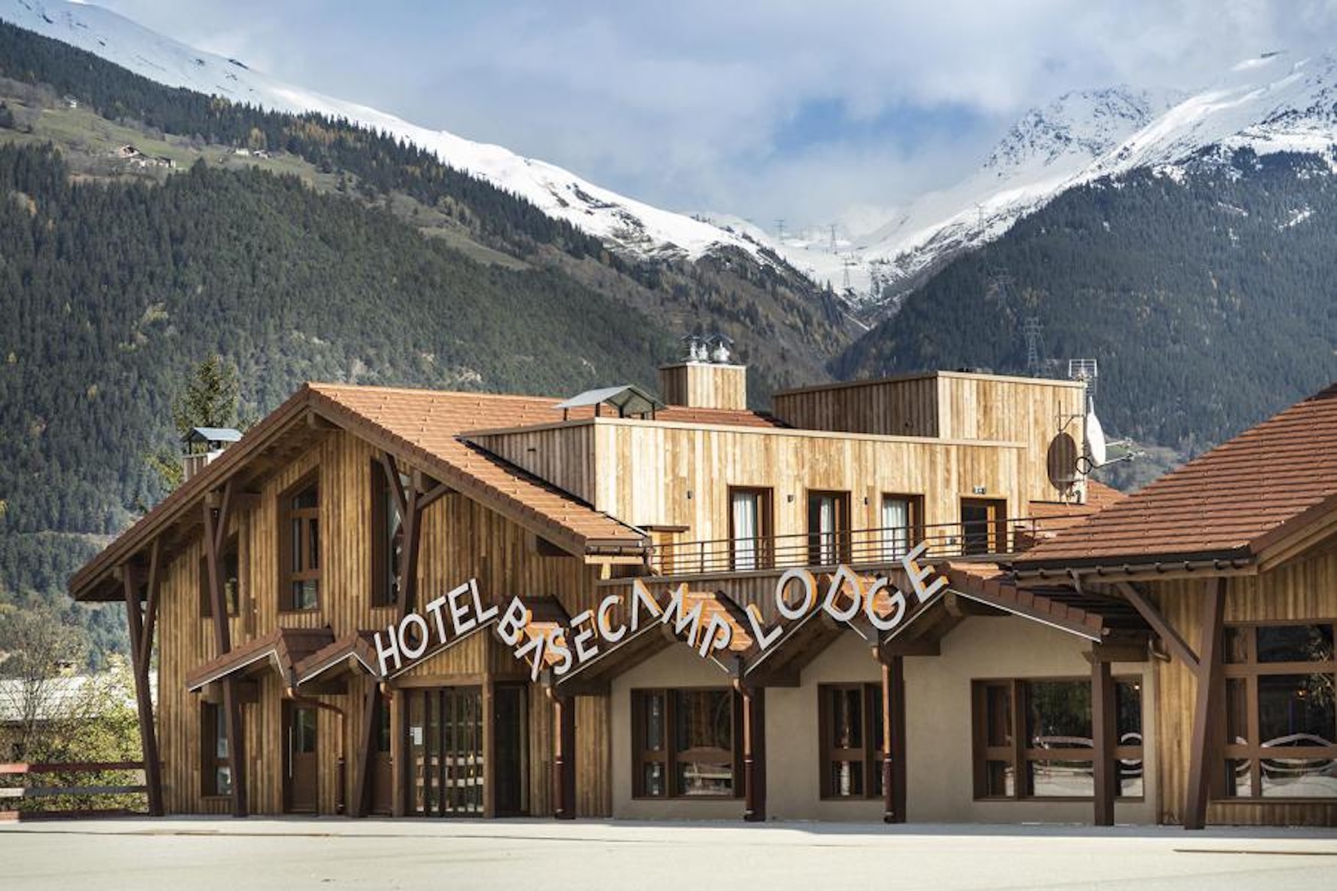 hotel-base-camp-lodge-614285